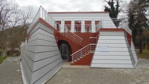 Укрепват помещението за питона в терариума на Минерални бани