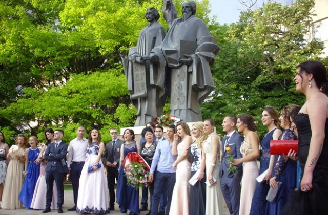 1 128 завършват средно образование в Добричко