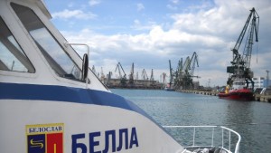 Корабчето Белла спря да вози заради силния вятър