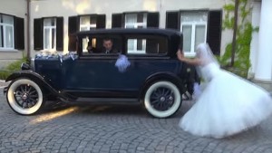 Варненец прави найщурите сватбени клипове