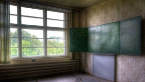 Разпродават бивши училища рекламират имотите за хотели и хосписи