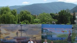 Мома пее гора се люлее в Сапарева баня