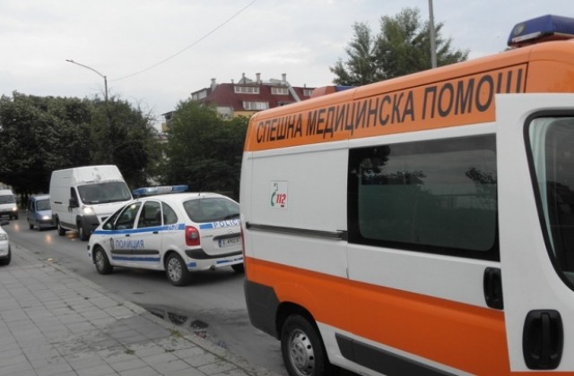Мъж пострада след като полетя от тераса