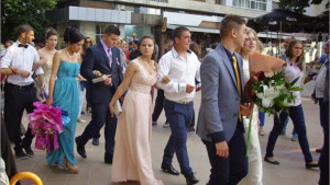 Данъчните следят изкъсо търговията покрай абитуриентските балове