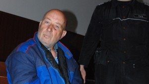 Обвиненият за убийството на майка си в с Сеноклас остава
