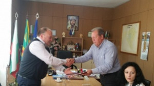 Санират три жилищни блока в Болярово