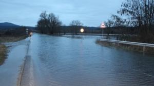 Наводнен е участък от пътя Казанлък Стара Загора