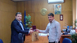 Кметът на Свищов награди с почетен знак европейския медалист Делян