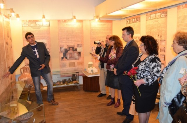 Тракийската царска гробница край Свещари представя изложба в Историческия музей в Г. Оряховица