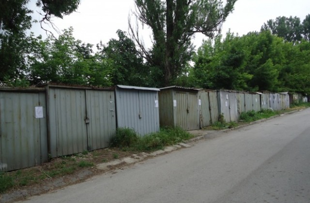 Кметът на Шумен определи 7-дневен срок за премахване на гаражите до Пети полк