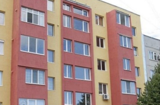 40 трудови нарушения и 4 акта при санирането на блокове в Кюстендил