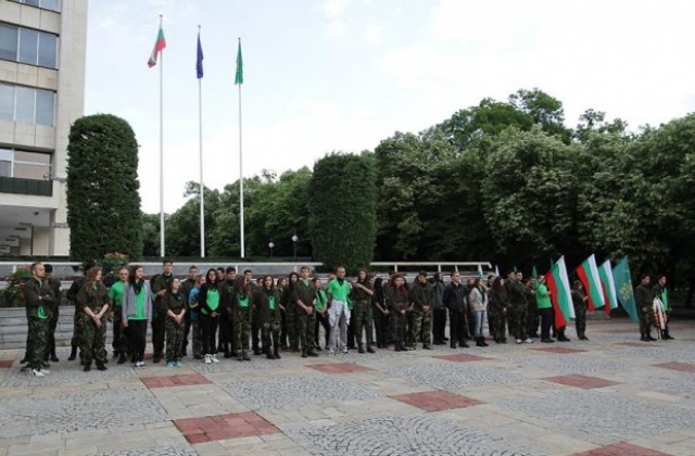 70 старозагорски ученици участват в 70-я Национален туристически поход  „По стъпките на Ботевата чета”