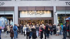 Варненец снимал под полите на жените в Лондон