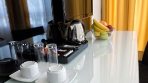 Вижте защо не трябва да пиете от хотелските чаши