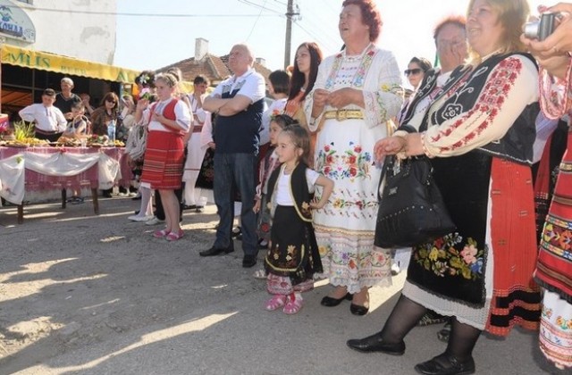 Първо издание на Фестивала на народната носия в село Кутово