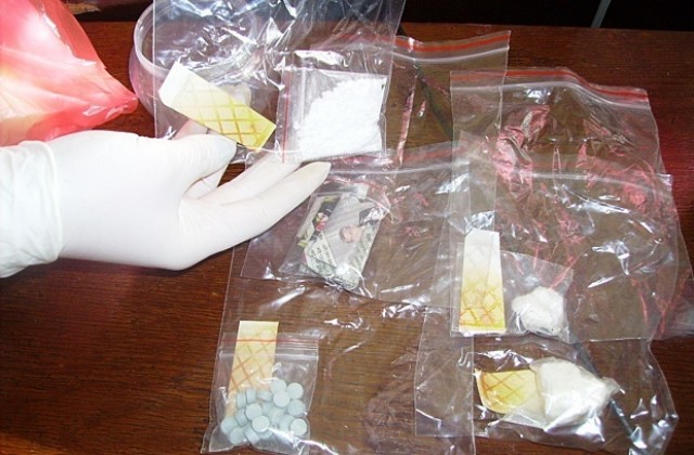 Четири случая с открити наркотици през уикенда