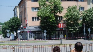 Чанта с документи пред банков клон в центъра вдигна на