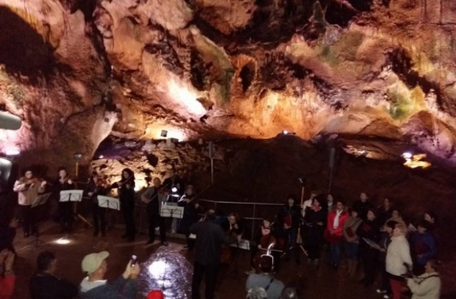 Концерт в пещерата Леденика.