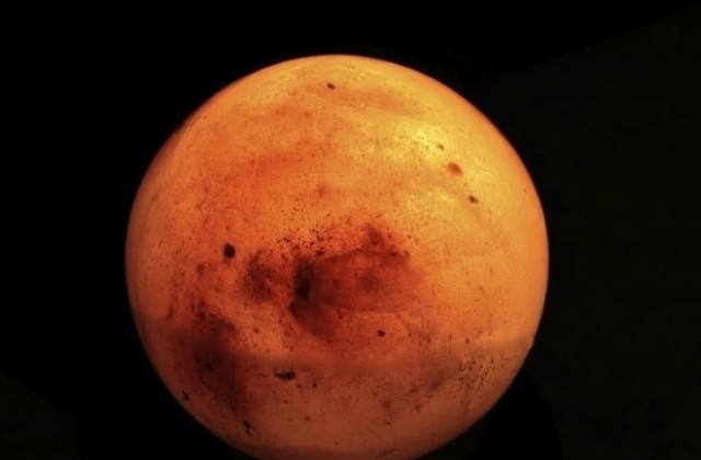 Марс се доближава максимално до Земята