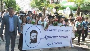 НУ Христо Ботев Плевен тържествено изпрати випуск 2016