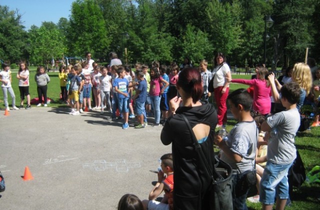 Ученици от Дупница се включиха в програмата на БЧК „Приятели с водата