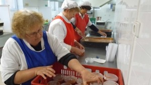 Община Гулянци подпомага с топъл обяд крайно нуждаещите се през