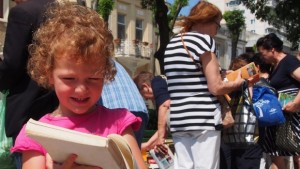 Показват различно въоръжение на деца в Деня на детето