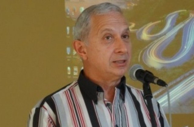 Проф. Огнян Герджиков представи в Русе книгата си  “Аз не бях политик”