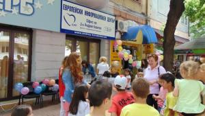 Жени и Младежи ГЕРБ организираха празник за децата в Кюстендил