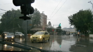 Времето на 2 юни Валежи и гръмотевици вятърът се усилва