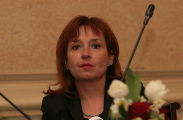 Министър Зорница Русинова започва консултации по проблемите на децата