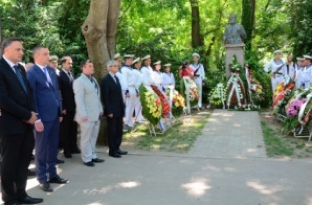 Варна се прекланя пред Ботев