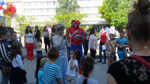 Спайдърмен игра с децата на Враца