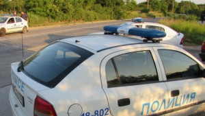 Маскирани пребиха и ограбиха дядо в дома му