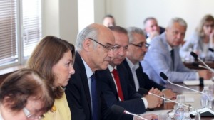 Предлагат намаляване на цената на тока и парното