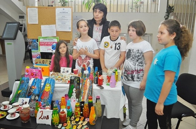 Деца подкрепят изграждане на войнишки паметници с продажба на сувенири
