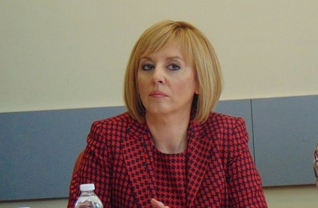 Манолова: Депутатите да проявят повече отговорност към българите в чужбина