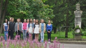 Ученическо есе вместо политически слова пред паметника на Ботев