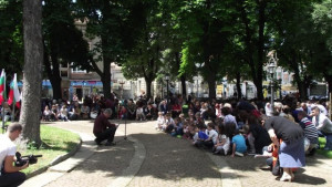 С едноминутно мълчание и вой на сирени почетоха паметта на