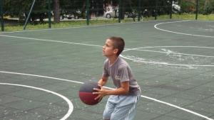 Отново ремонтираха скейт рампата и баскетболен кош на спортната площадка