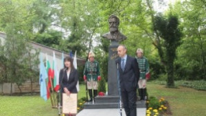 В Каварна бе открит бюстпаметник на Христо Ботев