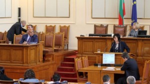 Корнелия Нинова обвини Борисов Управлява на принципа след мен и