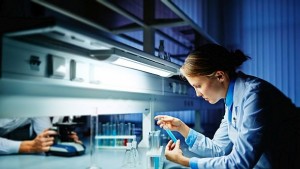 Учени се опитват да създадат изкуствен човешки геном