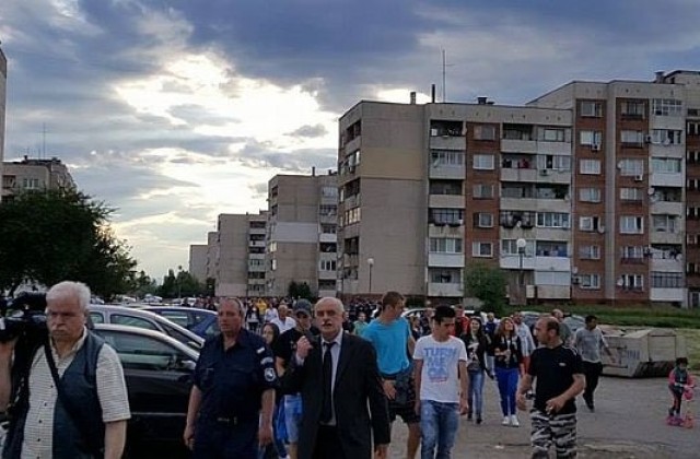 Протестно шествие в „Ботунец” след сбиването между българи и роми (СНИМКИ)