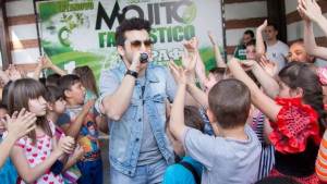 Децата на Дряново пяха и се забавляваха с попидола Рафи