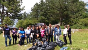 Почистваха района на връх Околчица