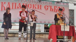 В дъжд и слънце започна шестият Капански събор