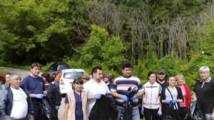 Служители на Областна администрация и РИОСВ почистиха пътя към Преображенския