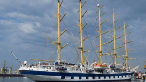 Найголемият ветроход в света отново пристигна във Варна СНИМКИ