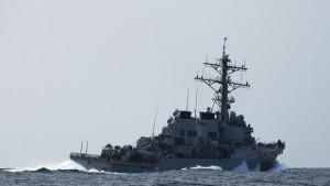Американски ракетен разрушител навлиза в Черно море